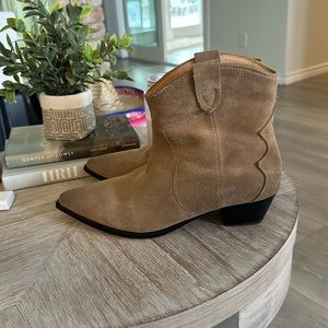 NWOT Isabel Marant nude suede booties